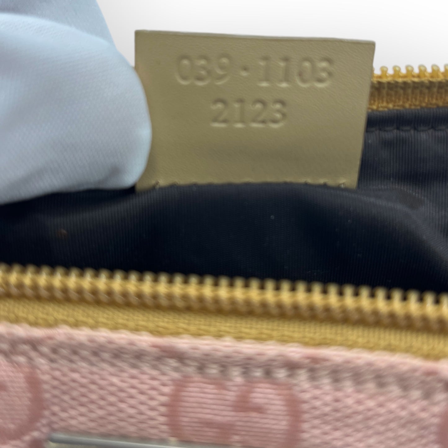 GUCCI BOAT POCHETTE BAG SALMON