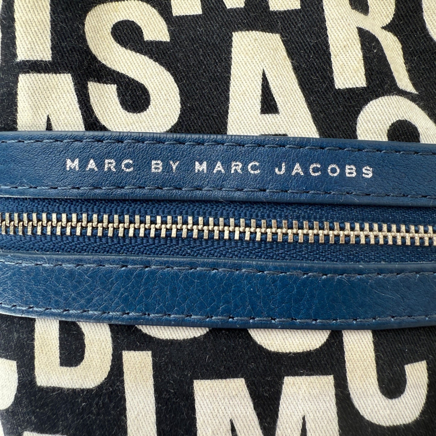 MARC BY MARC JACOBS CLASSIC Q BABY GROOVEE LARGE