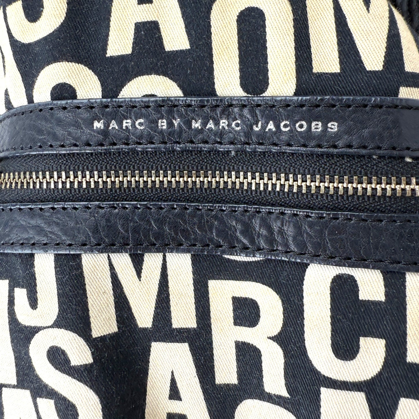 MARC BY MARC JACOBS 2-WAY EVERYDAY BAG 