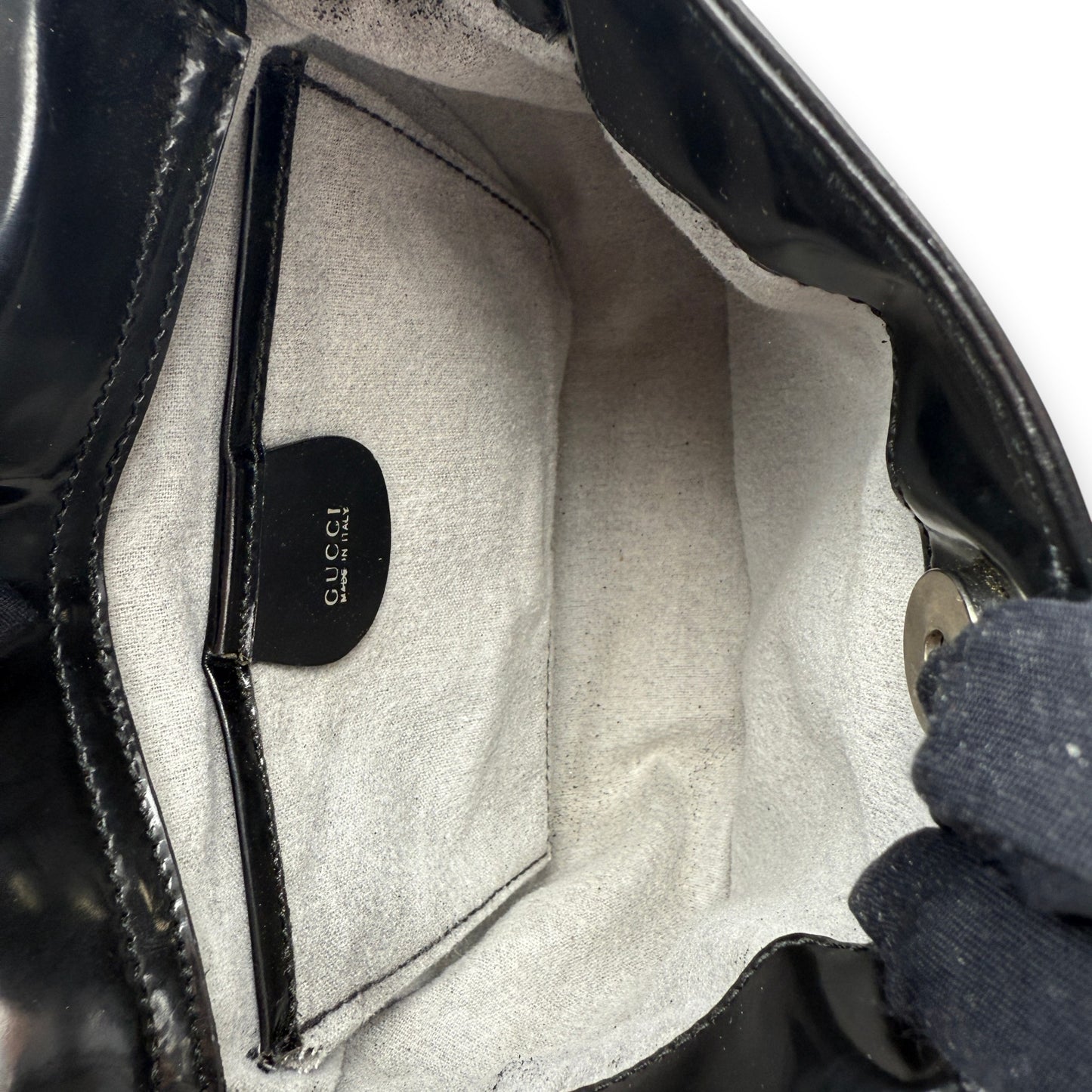 GUCCI GG ENAMEL GLOSSY SHOULDER BAG