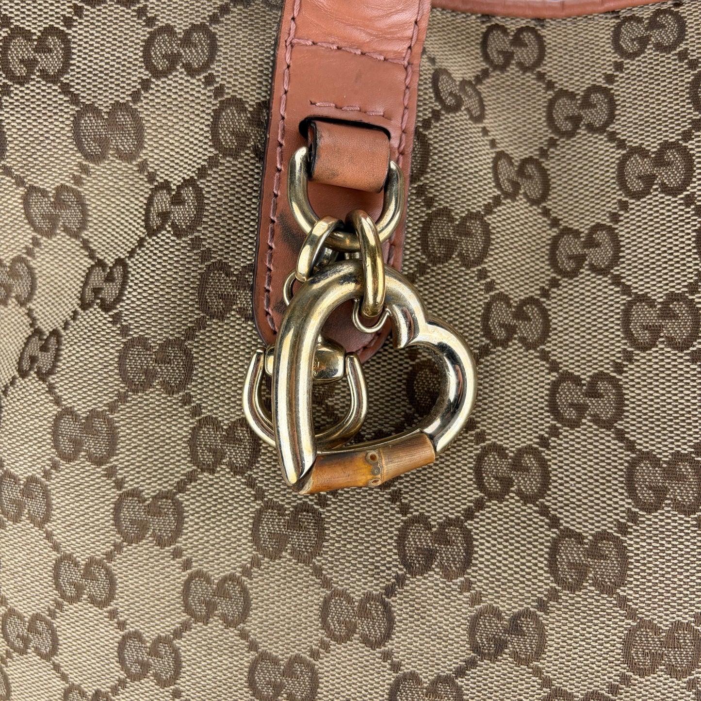 GUCCI GG CANVAS CHARMY 