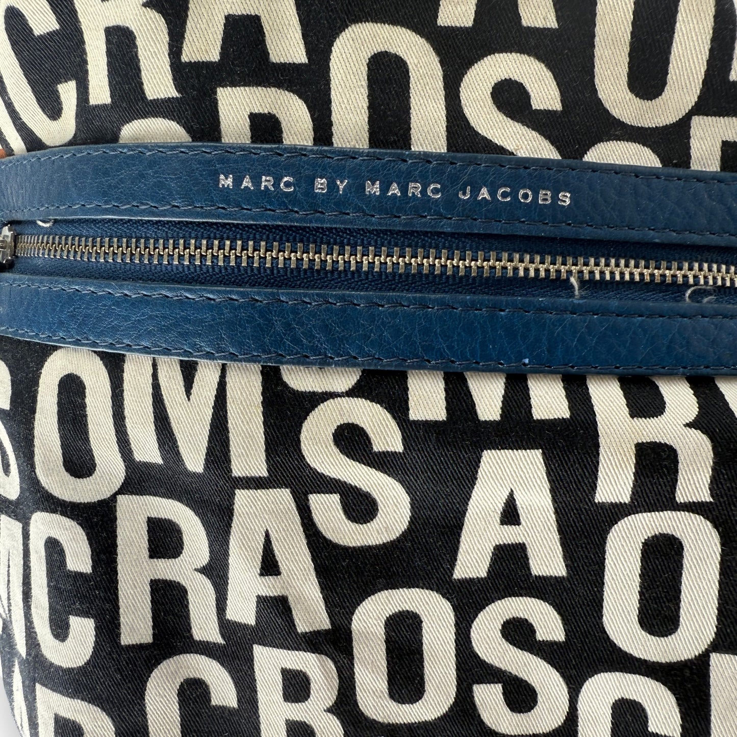 MARC BY MARC JACOBS BLUE CLASSIC Q  BAG (LARGE)