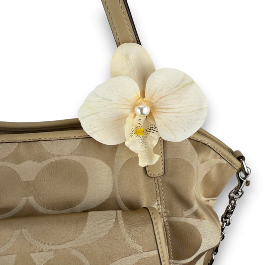 COACH SIGNATURE LEAH SHOULDER BAG