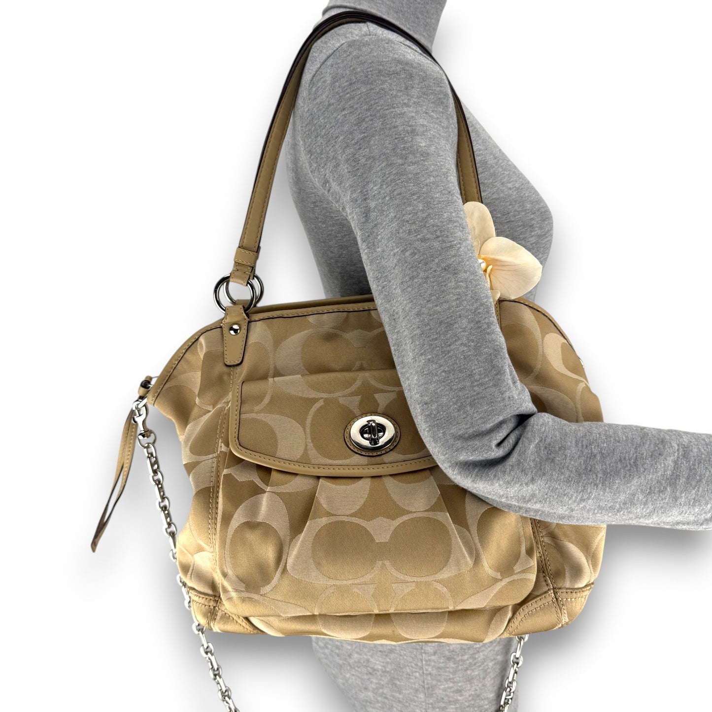 COACH SIGNATURE LEAH SHOULDER BAG