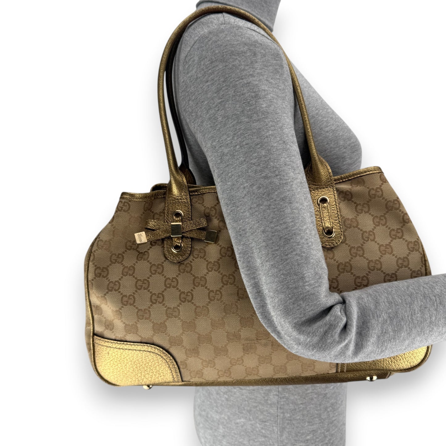 GUCCI GG CANVAS CHARMY 