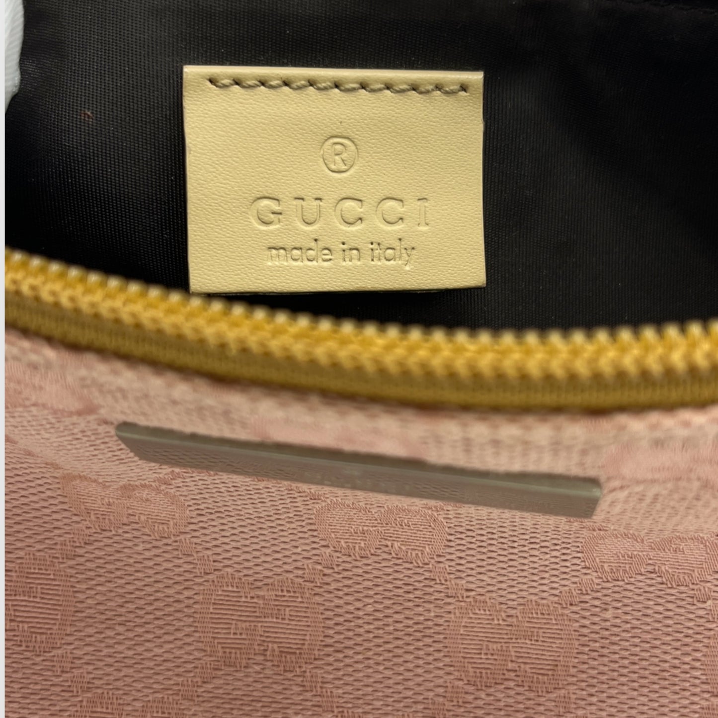 GUCCI BOAT POCHETTE BAG SALMON