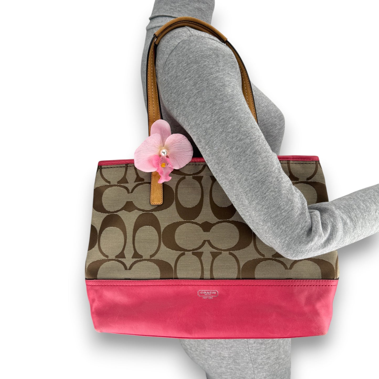 COACH HAMPTONS TAN AND CORAL PINK SHOULDER BAG