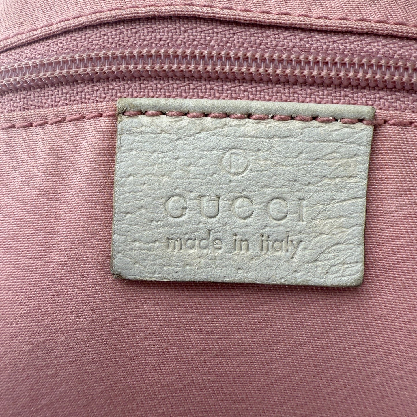 GUCCI GG CANVAS CHARMY 