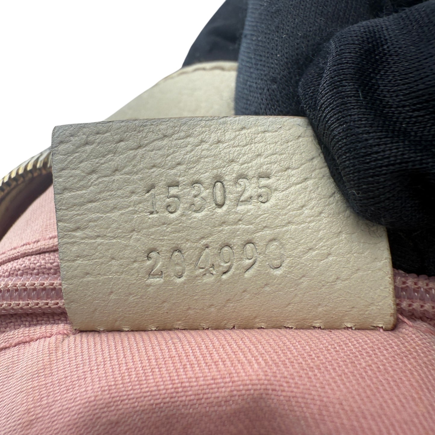 GUCCI GG CANVAS CHARMY 