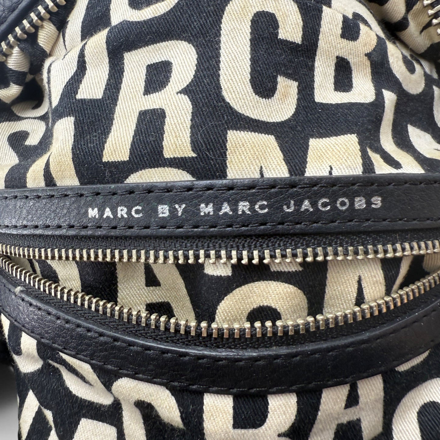 MARC BY MARC JACOBS 2-WAY EVERYDAY BAG 