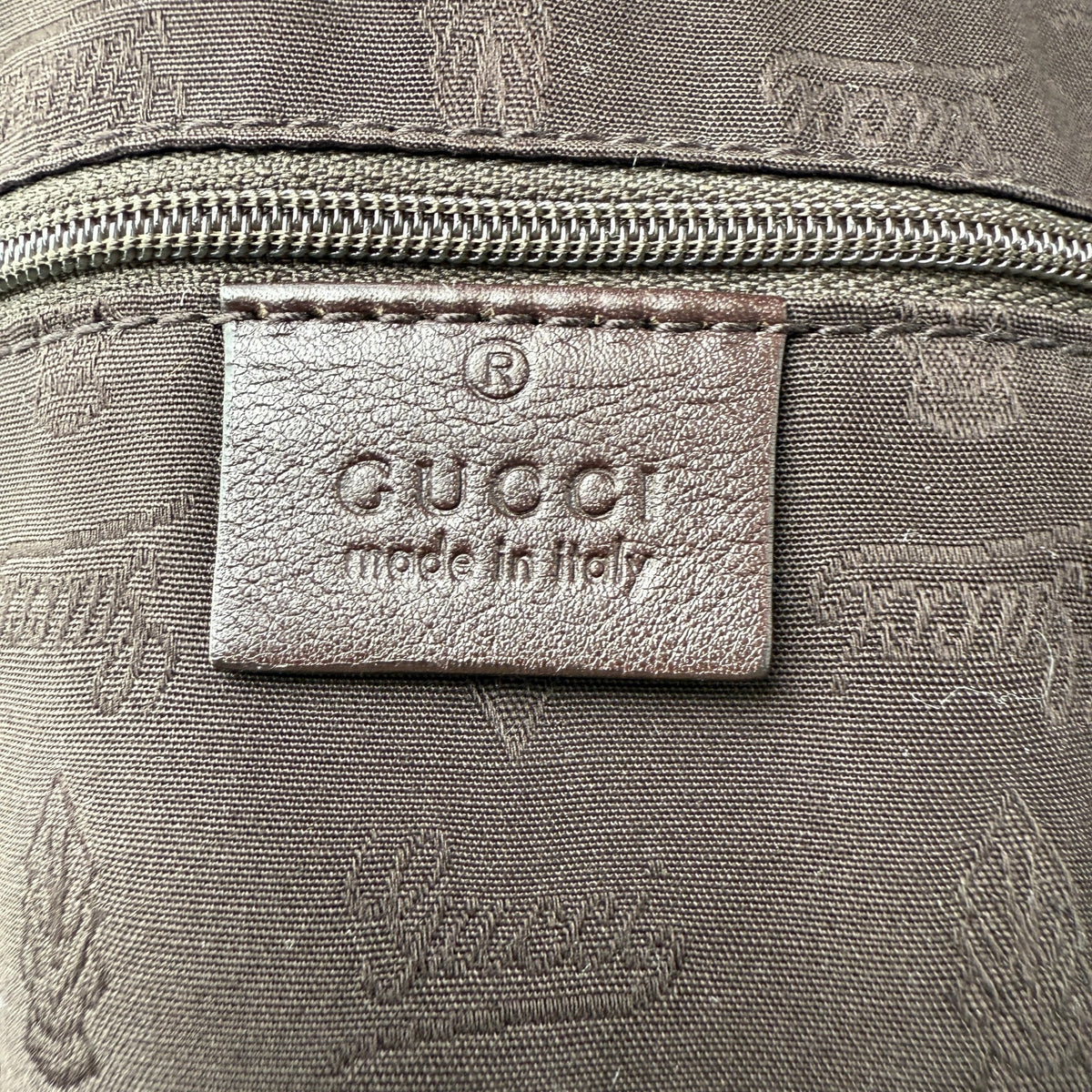 GUCCI GG CANVAS CHARMY 